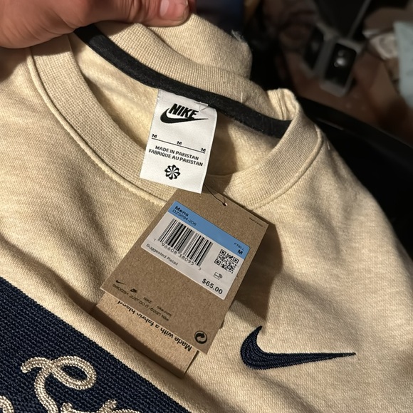 Brand new NIKE Penn State Navy Blue Embroidered flag patch crewneck - Picture 2 of 10